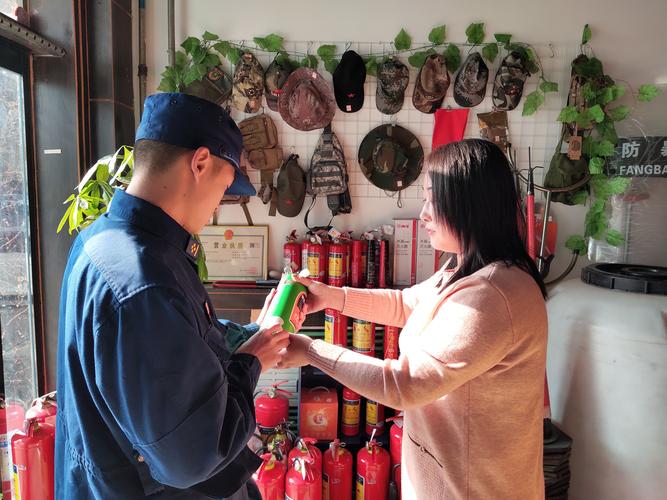 五台县救援大队深入消防器材销售部开展消防产品监督检查